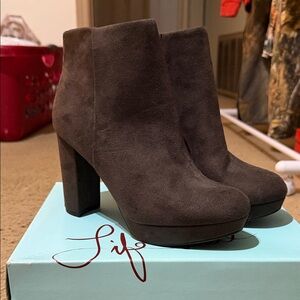 Dream Pairs Dark Brown Heeled Boots